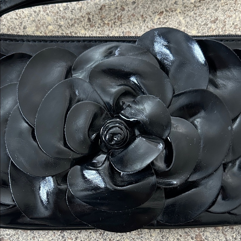 Lulu Black Floral Wristlet - Picture 3 of 6